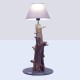 Lámpara con tronco de pino